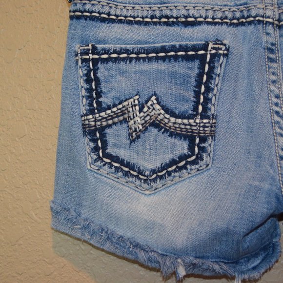 Sz 27 Miss Me Embroidered Boyfriend Blue Jean Shorts JPB1026SH - Picture 10 of 14